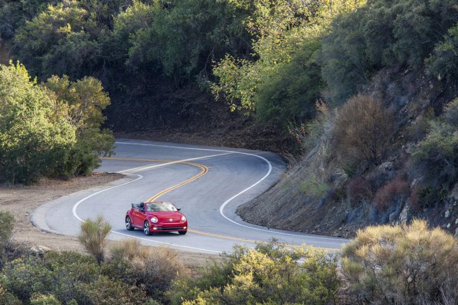  Volkswagen Beetle Cabriolet 2012 года  (фото 49 из 107)